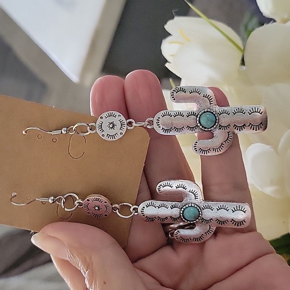 Cactus Wester Style dangly Earrings